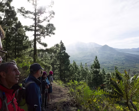 2016_04_26_09-24-15 Nous montons au-dessus de Santiago, au fond le Teide