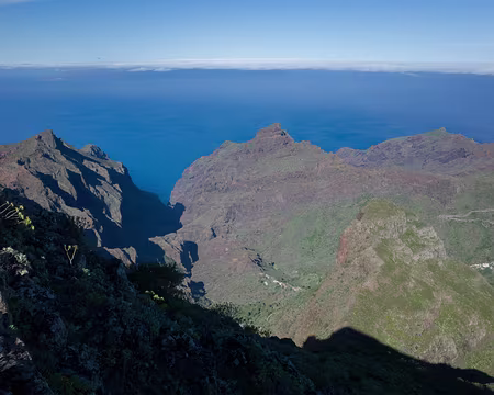 2016_04_26_10-05-34 En contrebas, la gorge de Masca qui nous mènera à la mer