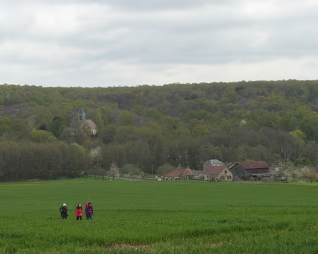 PXL006 Au loin, l'église de Lévis Saint Nom