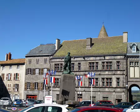 PXL001 La Maison Consulaire de style Renaissance italienne, transformée en musée.