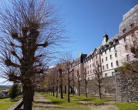 PXL005 L'Ancien Grand Séminaire, XVIIIè ., transformé en hôtel, où nous avons passé la première nuit de notre randonnée.