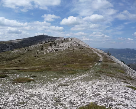 028 et vers l’ouest avec la montagne en Lure (1826m)