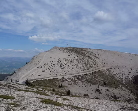 029 Nous laissons derrière nous la montagne en Lure