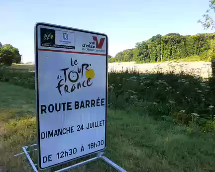 P1020198 Passage à Viarmes lors du dernier jour du Tour de France 2016.
