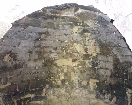 P1020208 Intérieur de la glacière de Cassan, XVIIIè s.