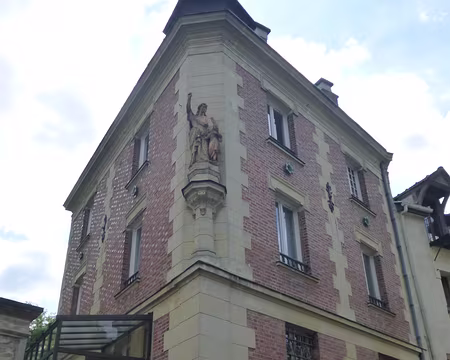 P1020214 Maison pittoresque de Monsoult, Maison de l'Ange-gardien.