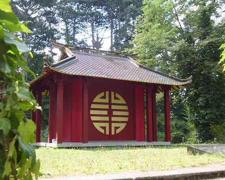 P1020267 Maison commune cochinchinoise ou Dinh réalisée pour l'exposition coloniale de Marseille de 1906.