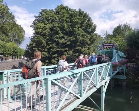 P1020285 Passerelle permettant d'accéder...