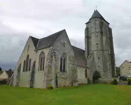 PXL007 ...église St-Martin et son clocher fortifié , Dormelles