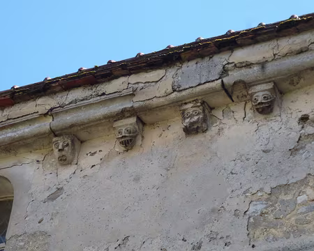 PXL017 Modillons grimaçants de la nef romane.