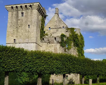 PXL020z1928 Crouy-sur-Ourcq, château du Houssoy sous le soleil de fin d'après-midi.