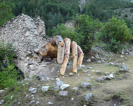 21004 Poursuivi par une étrange main géante.