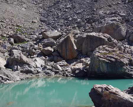 21007 Une pause au col et on part pour le sommet de la Mortice.