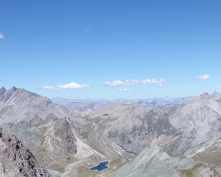 24032 en admirant le paysage