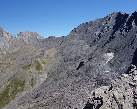 25007 un cheminement complexe