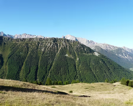 27001b Montée dans le bleu