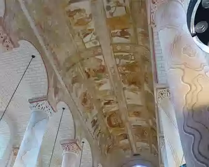 P1020495 ...dont la voûte est ornée de fresques des XIIè et XIIIè s. représentant des scènes de l'Ancien Testament, telles que :...