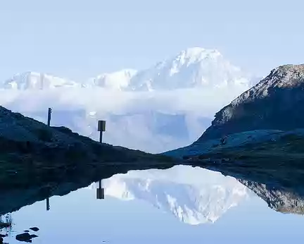 2016_09_24_10-02-20 L'Aiguille des Glaciers, l'Aiguille de Tré-la-Tête, le Dôme du Goûter et le Mont-Blanc qui se reflète dans le lac des Moutons