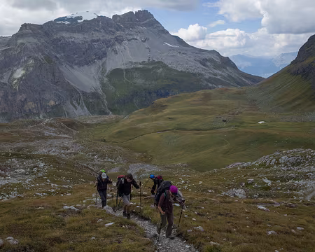 2016_09_24_14-45-03 Montée au col de la Sachette. AU fond, le Dôme des Pichères émerge entre le Mont-Blanc de Peisey (sic) et l'Aliet