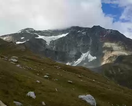 2016_09_24_15-53-36 Glacier Suspendu sous le Dôme des Platières à gauche et le Dôme de la Sache dans les nuages
