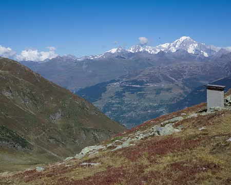 2016_09_25_12-39-06 Panorama sur le Mont-Blanc depuis le refuge Turia (et ses toilettes!)