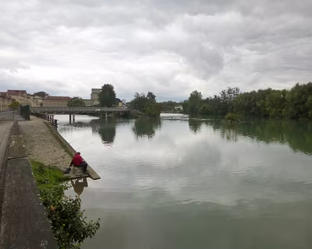 P1020447 Vue générale de l'ancienne chocolaterie au bord de la Marne.