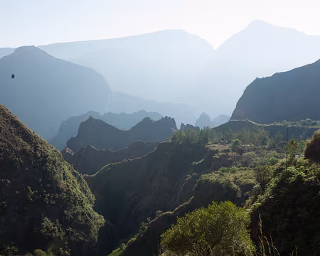 2016_10_19_07-29-54 Îlet des Orangers ; au fond, piton Cabris, Roche Écrite et Cimandef
