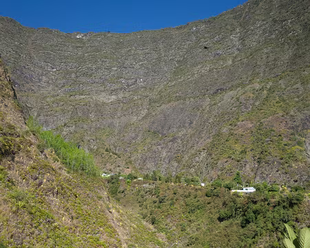 2016_10_19_07-34-50 Îlet des Orangers les Hauts au pied du Rempart de Mafate