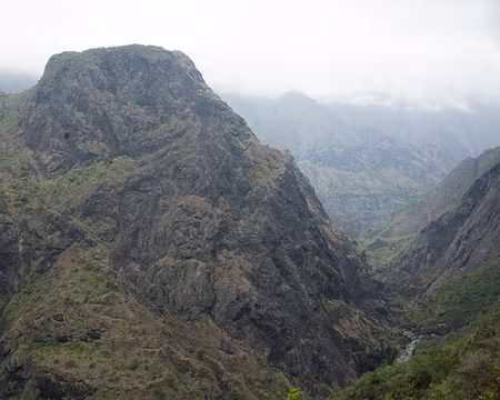 2016_10_19_14-28-02 Le Bronchard et le sentier par lequel nous sommes descendus à la rivière