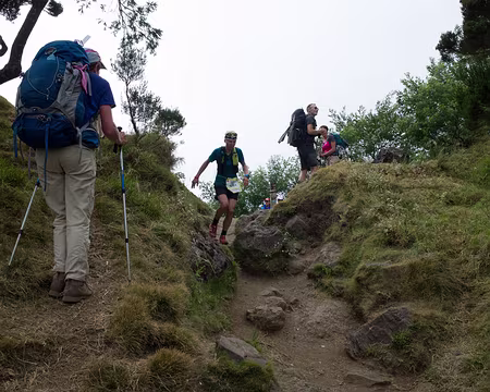 2016_10_21_09-03-42 Andrea Huser, 11ème et 1ère femme à l'arrivée, passe le col du Taïbit