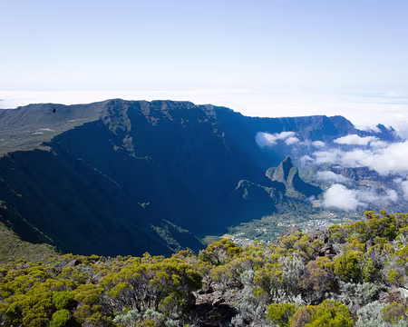 2016_10_27_08-47-22 Côteau Kervéguen et sommet de l'Entre-Deux au-dessus du piton Béthoune, du Bonnet de Prêtre et de Bras Sec