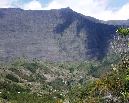 DSCF8794 Le Maïdo (au centre)