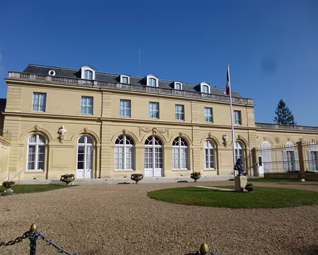 P1020744 Le Château du Val, oeuvre de Jules Hardouin-Mansart, 1675, maison de chasse pour le roi Louis XIV.