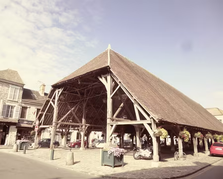 P1020577 Halle construite en 1479.