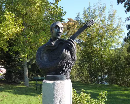 P1020600 Statue de Django Reinhardt (1910-1953), Samois