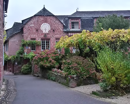 212 Ce village est sur un des chemins de Saint Jacques