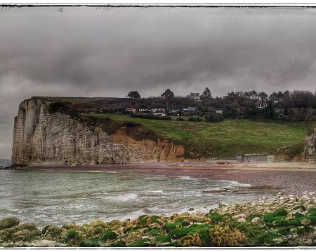 50 Étretat pique nique sur la plage de Vaucottes.
