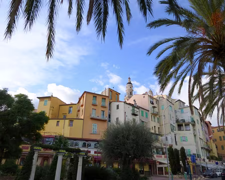 P1030069 Menton, en bordure du port