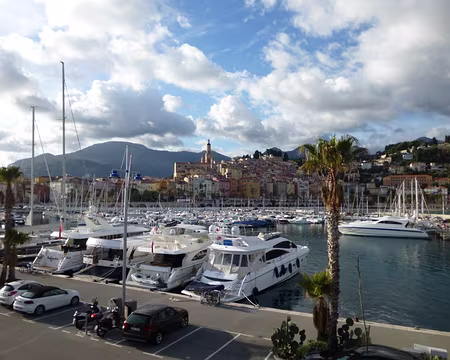 P1030074 Menton et le port