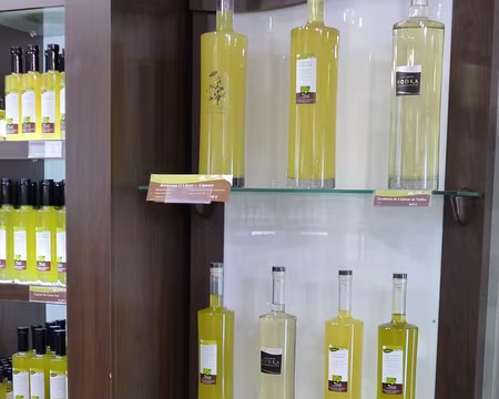P1030076 Liqueurs au citron, spécialité de Menton. Merci à Jean-Philippe.