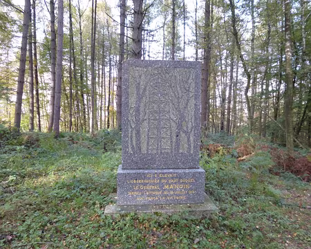 P1020854 Monument du Général Mangin (1866-1925) situé au coeur de la Forêt de Retz, où il dirigea l'attaque alliée du 18 juillet 1918.