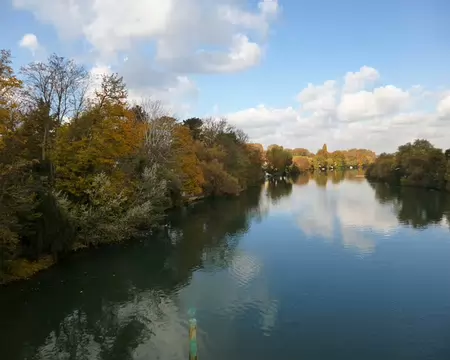 P1020916 La Marne depuis la passerelle de la Pie