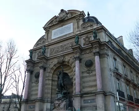 P1030446 Fontaine St-Michel édifiée en 1860.