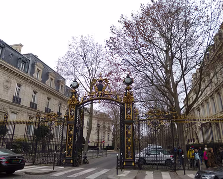 P1030464 Les grilles du parc Monceau