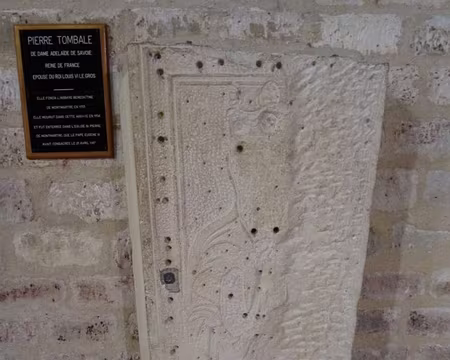 P1030502 Pierre tombale de la Reine Adélaïde de Savoie.