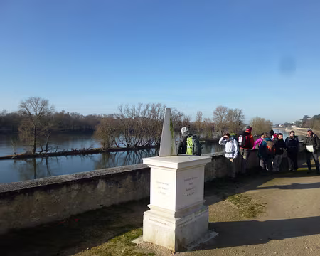 P1030770 Point septentrional de la Loire situé à Saint-Jean-de-Braye à l'est d'Orléans et à 634 km de sa source, le Mont Gerbier-des-Joncs.