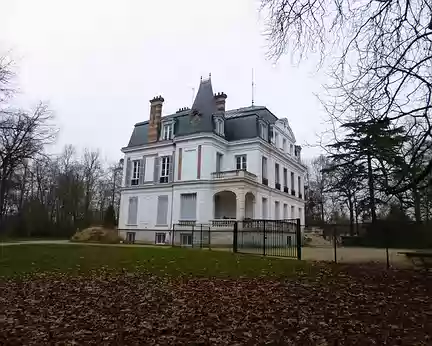 P1030662 Le château de 1869 du Parc Pierre.