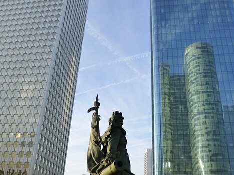 Dominique Dominique F, détail sortie