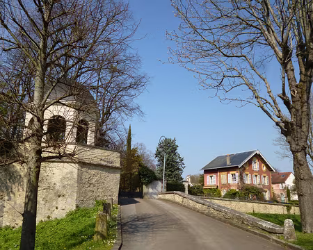 P1040086 Village de Voisins, hameau de Louveciennes, a été peint par Camille Pissarro en 1872.
