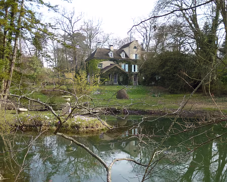 P1030871 L'ïle Verte, ancienne villa Barbier, Châtenay-Malabry, fut au XIXè s. la demeure de Barbier, librettiste de Charles Gounod et au XXè s. celle du peintre...
